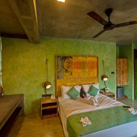 White Moon Resort غامباها المظهر الخارجي الصورة