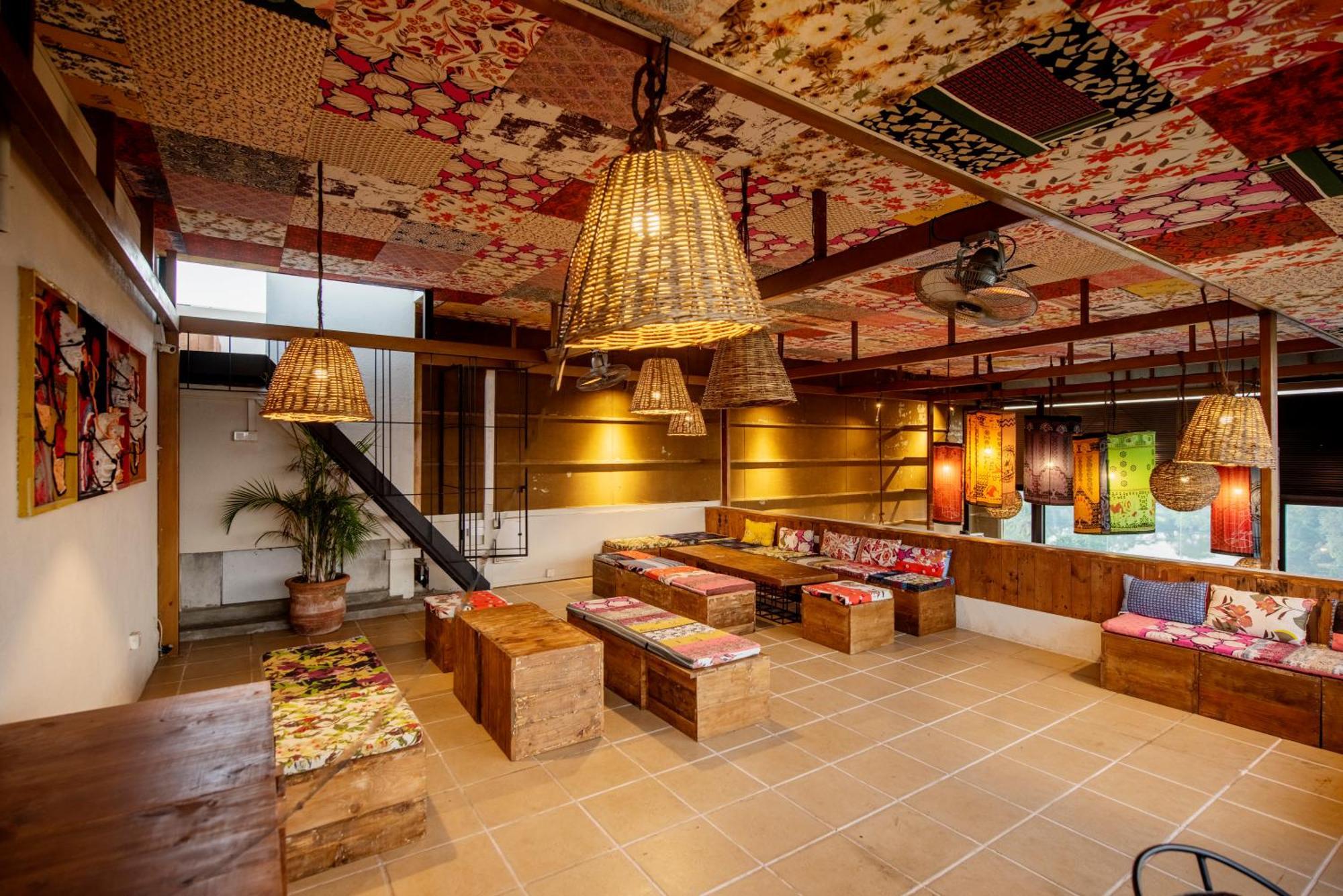 White Moon Resort غامباها المظهر الخارجي الصورة