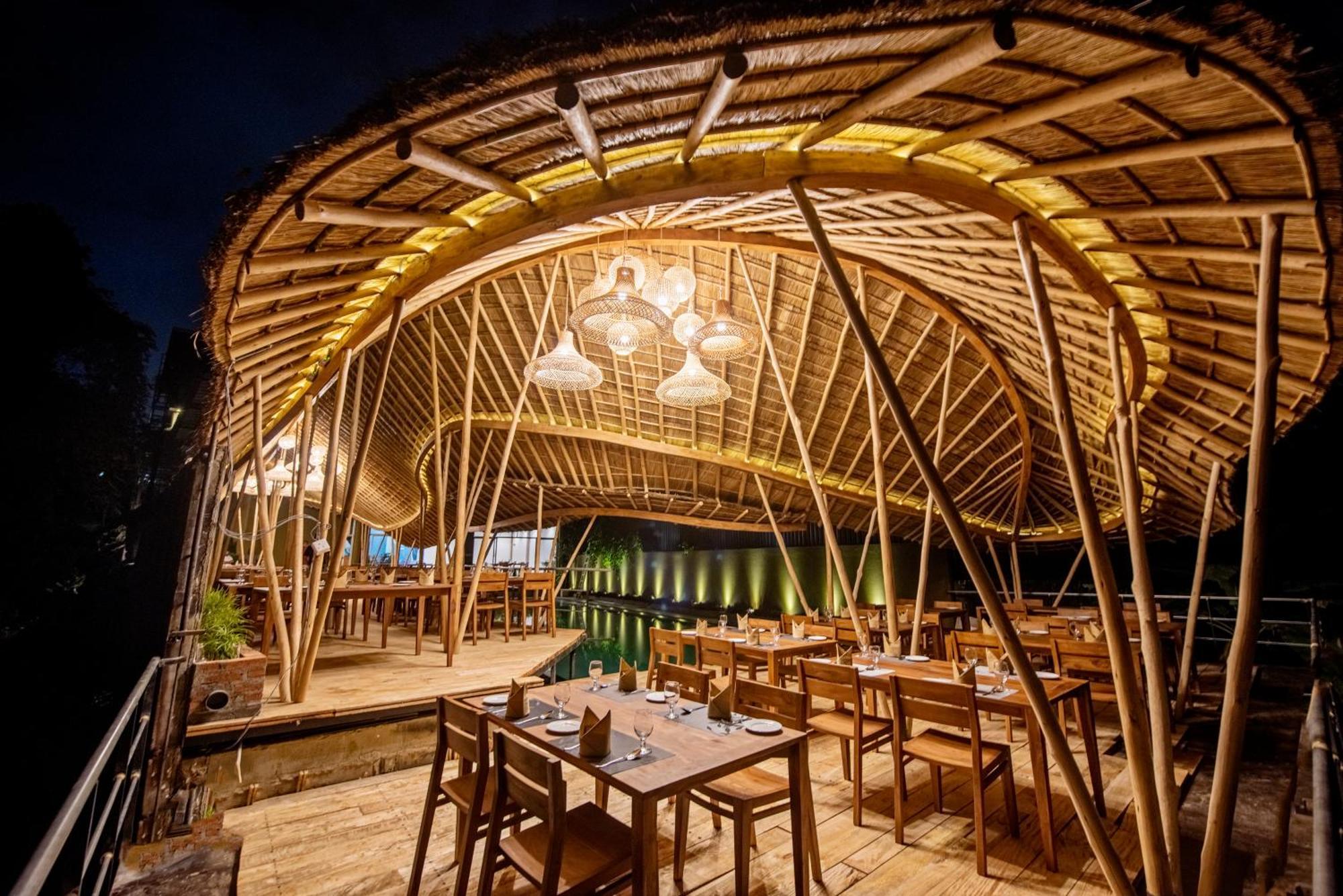 White Moon Resort غامباها المظهر الخارجي الصورة